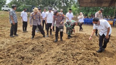 Polres Wonogiri Lakukan Penanaman Jagung di Desa Mangunharjo