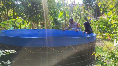 Polresta Sidoarjo Dukung Ketahanan Pangan, Bhabinkamtibmas Kujungi Kolam Lele Warga