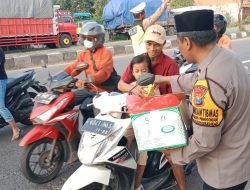 Polsek Balongbendo Bagikan Takjil Ramadhan