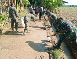 Ratusan Babinsa Kodim Bojonegoro kembali Dikerahkan ikuti Karya Bakti Lanjutan Pasca Banjir Bandang di Gondang