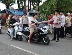Semarak Ramadhan, Kapolres Wonogiri Kembali Bagikan Takjil Gratis