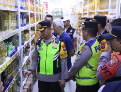 Sidak Supermarket Jelang Lebaran, Kapolres Bojonegoro Pastikan Bapokting Aman