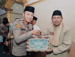 Tak Hanya Anak Yatim, Takmir dan Marbot Masjid At-Taqwa PG Semboro Dapatkan Tali Asih dari Polres Jember