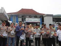 Turun ke Jalan, Kapolres Wonogiri Sosialisasikan Layanan Pengaduan 110 dan Mudik Aman Keluarga Nyaman