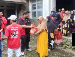 Untuk Meringankan Beban Masyarakat Jelang Lebaran, PDI-P Bondowoso Bagikan Ribuan Paket Sembako