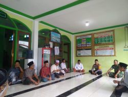 Usai Shalat Jum’at Berjamaah, Kapolsek Sekar Sampaikan Himbauan Kamtibmas