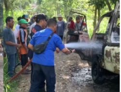 Akibat Korsleting Mesin, Sebuah Mobil Pikap di Bondowoso Hangus Terbakar