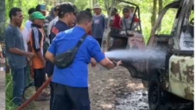 Akibat Korsleting Mesin, Sebuah Mobil Pikap di Bondowoso Hangus Terbakar