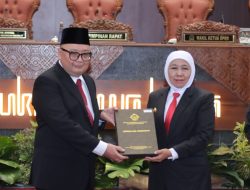 BPK Serahkan LHP atas LKPD Jawa Timur 2024, Pemprov Jatim Kembali Raih WTP