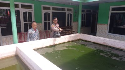 Bhabinkamtibmas Desa Kemantren Cek Lahan P2B untuk Swasembada Pangan Mandiri