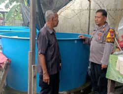 Bhabinkamtibmas Desa Tambak Sawah Tinjau Budidaya Ikan Lele Dukung Program P2B