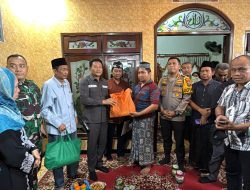 Bupati Sidoarjo H. Subandi Takziah Keluarga Korban Tragedi Tanah Longsor di Pacet