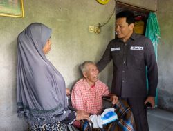 Bupati Sidoarjo Tinjau Langsung Kondisi Warga Prambon, Salurkan Bantuan Bedah Rumah dan Bantuan Sosial