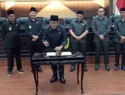 Bupati dan Wakil Bupati Jember bersama DPRD Menanda Tangani Kesepakatan RPJMD