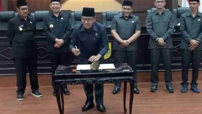 Bupati dan Wakil Bupati Jember bersama DPRD Menanda Tangani Kesepakatan RPJMD