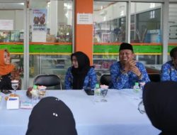 Walikota Ning Ita Didampingi Kadiskopukmperindag Hj. Ani Wijaya Kunjungi Usaha Lokal Binaan