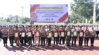 Kapolres Wonogiri Pimpin Apel dan Berikan Penghargaan kepada Personel serta Masyarakat yang Berkontribusi dalam Menjaga Kamtibmas