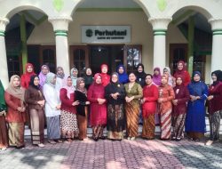 Ketua IIK Perhutani Cabang KPH Bondowoso Bersama Srikandi Perhutani Peringati Hari Kartini