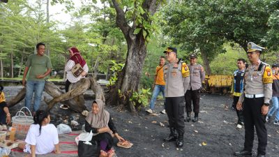 Libur Lebaran Kapolresta Banyuwangi Sebar Personel untuk Jamin Keamanan di Lokasi Wisata