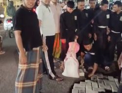 PSHT Ranting Mayang Gelar Bakti Sosial Tutupi Lubang Jalan dengan Paving