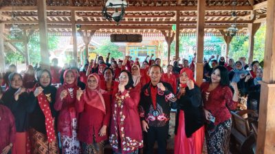 Syahrul Alim Ketua DPRD Kota Blitar Hadir dalam Sosialisasi Peran Perempuan dalam Pengolahan Sampah pada Hari Kartini