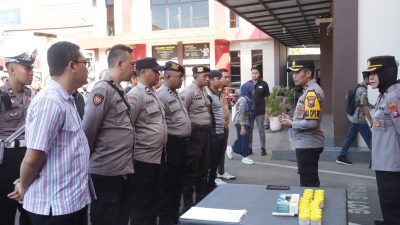 Tes Urin dan Pemeriksaan HP Anggota, Wakapolres Jember Lakukan Mitigasi dan Deteksi Dini Secara Rutin