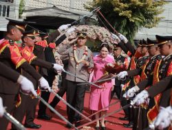 Tradisi Pedang Pora Sambut Kapolres Jember AKBP Bobby Condroputra