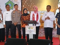 5.443 Buruh Pabrik Rokok di Sidoarjo Terima BLT DBHCHT Rp1,8 Juta