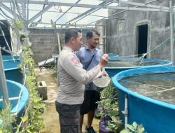 Bhabinkamtibmas Apresiasi Budidaya Ikan Lele di Lahan Rumah Warga Sedati Gede