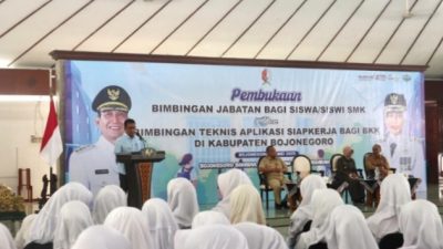 Bupati Bojonegoro Ajak Semua Pihak Bersinergi Siapkan Siswa SMK Sederajat Melek Teknologi untuk Masuk Dunia Kerja