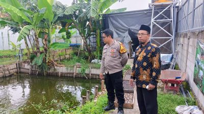 Dukung Ketahanan Pangan, Bripka Agung Aktif Dorong Perawatan Budidaya Ikan Patin di Desa Tropodo