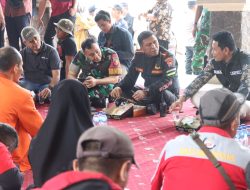 Peringati May Day, Kapolresta Sidoarjo dan Bupati H Subandi Duduk Bersama Ribuan Buruh di Alun-Alun