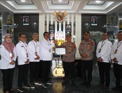 Kapolres Wonogiri Terima Penghargaan dari Bawaslu atas Suksesnya Pengamanan Pilkada Serentak 2024