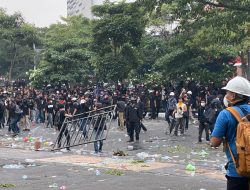 Lindungi Buruh dari Aksi Anarkis, Polisi Bubarkan Kelompok Anarko Yang Ganggu Aksi Damai Mayday