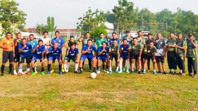 Perkuat Sinergitas, Babinsa Kepohbaru Bojonegoro Olahraga Bersama Perangkat Desa