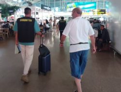 Akibat Overstay 72 Hari, Imigrasi Singaraja Deportasi WNA Asal Jerman