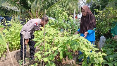 Bhabinkamtibmas Desa Buncitan Polsek Sedati Dorong Peran Warga Kelolah Pekarangan Pangan Bergizi