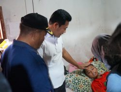 Bupati H Subandi Kunjungi Atlet Cedera Kontingen Sidoarjo di Porprov IX, Pastikan Pengobatan Hingga Tuntas dan Renovasi Rumah