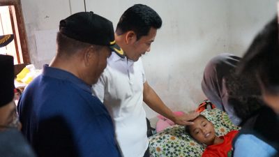 Bupati H Subandi Kunjungi Atlet Cedera Kontingen Sidoarjo di Porprov IX, Pastikan Pengobatan Hingga Tuntas dan Renovasi Rumah