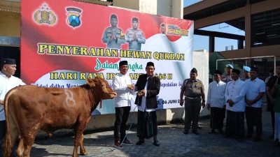 Polresta Sidoarjo Salurkan 90 Ekor Hewan Kurban di Momen Idul Adha 1446 H
