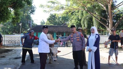 Hari Raya Idul Adha 1446 H, Polres Wonogiri Serahkan 22 Hewan Qurban