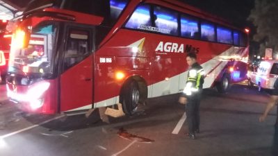 Polisi Olah TKP di Kejadian Pejalan Kaki Meninggal Terlindas Usai Turun dari Bus