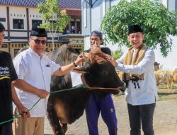 Polres Bojonegoro Salurkan Hewan dan Daging Qurban untuk Warga dan Mitra Kepolisian
