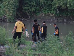 Sambut HUT Bhayangkara ke-79, Polres Jember Gelar Aksi Bersih Sungai Bedadung