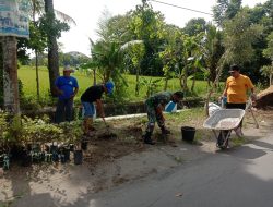 Anggota Kodim Ponorogo Kerja Bakti Bersihkan Lingkungan Bersama Warga