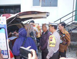 Apresiasi Ketaatan Masyarakat Bayar Pajak Kendaraan, Petugas Bagikan Puluhan Hadiah Pada Pengendara yang Tertib