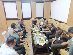 Kalapas Sidoarjo Hadiri Kunjungan Kajati Jatim dan Penyerahan Surat Ketetapan RJ di Kejari Sidoarjo