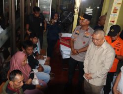 Kapolda Jatim Dampingi Menhub dan Kakorpolairud Tinjau Korban KMP Tunu Pratama Jaya di Ketapang Banyuwangi