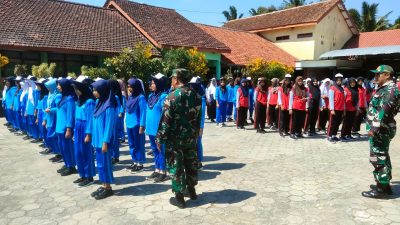 MPLS Siswa Baru, Anggota Kodim Ponorogo Latih Baris Berbaris