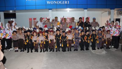 Polres Wonogiri Dukung Kegiatan Nasional, Siswa TK Kemala Bhayangkari 72 Ikut Sambut Kedatangan Presiden RI di Kartasura